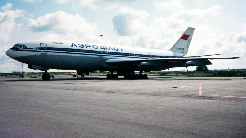 Illustration for article titled 27 Stylish Airliner Liveries From The Past